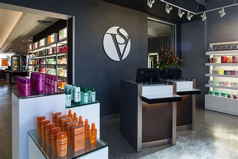 Salon visage - Salon Visage was established in 2009 by professional hairstylists Catarina Cabral and Nicola (Freddy) King. The Salon and Spa is conveniently located in Hamilton and offers a wide variety of hair and beauty services for both men, women and kids. 